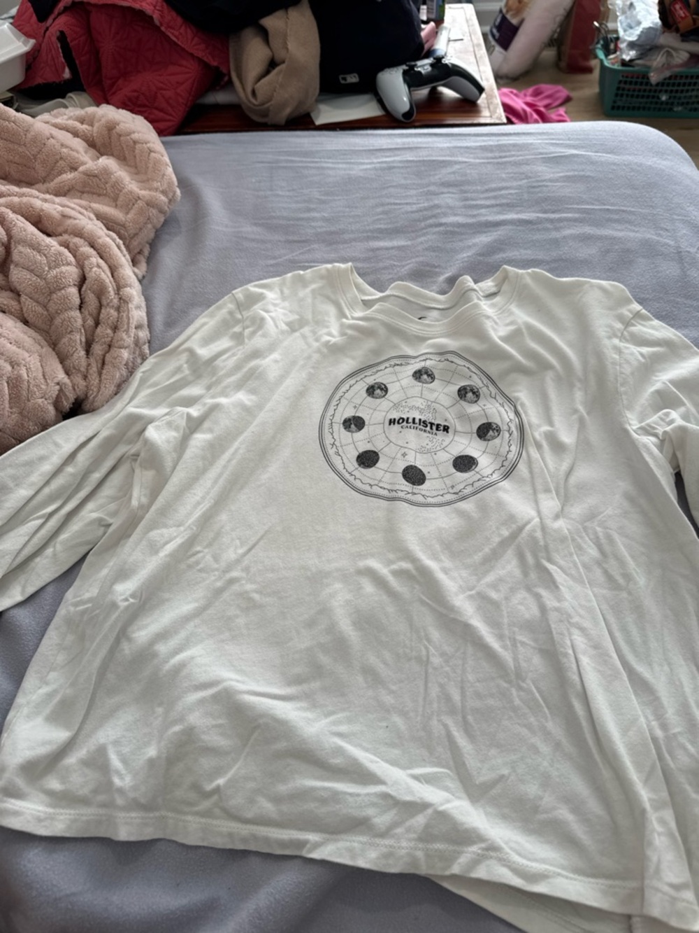 Hollister Cream Graphic Long Sleeve Tee